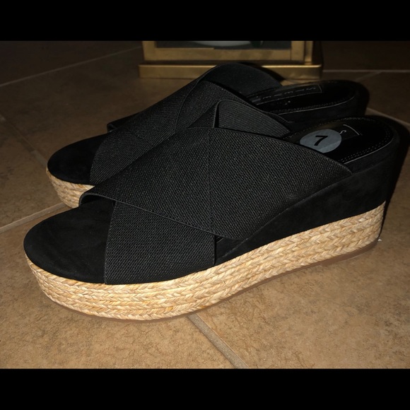 NWOT Steve Madden slip on black platform sandals - Picture 1 of 11